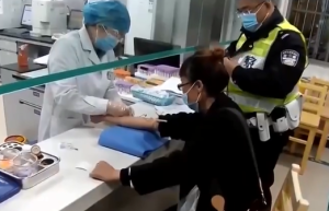 无证醉驾逆行 司机被拘留10天