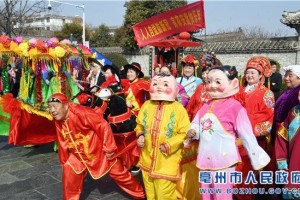 贫困学生收到“红包”